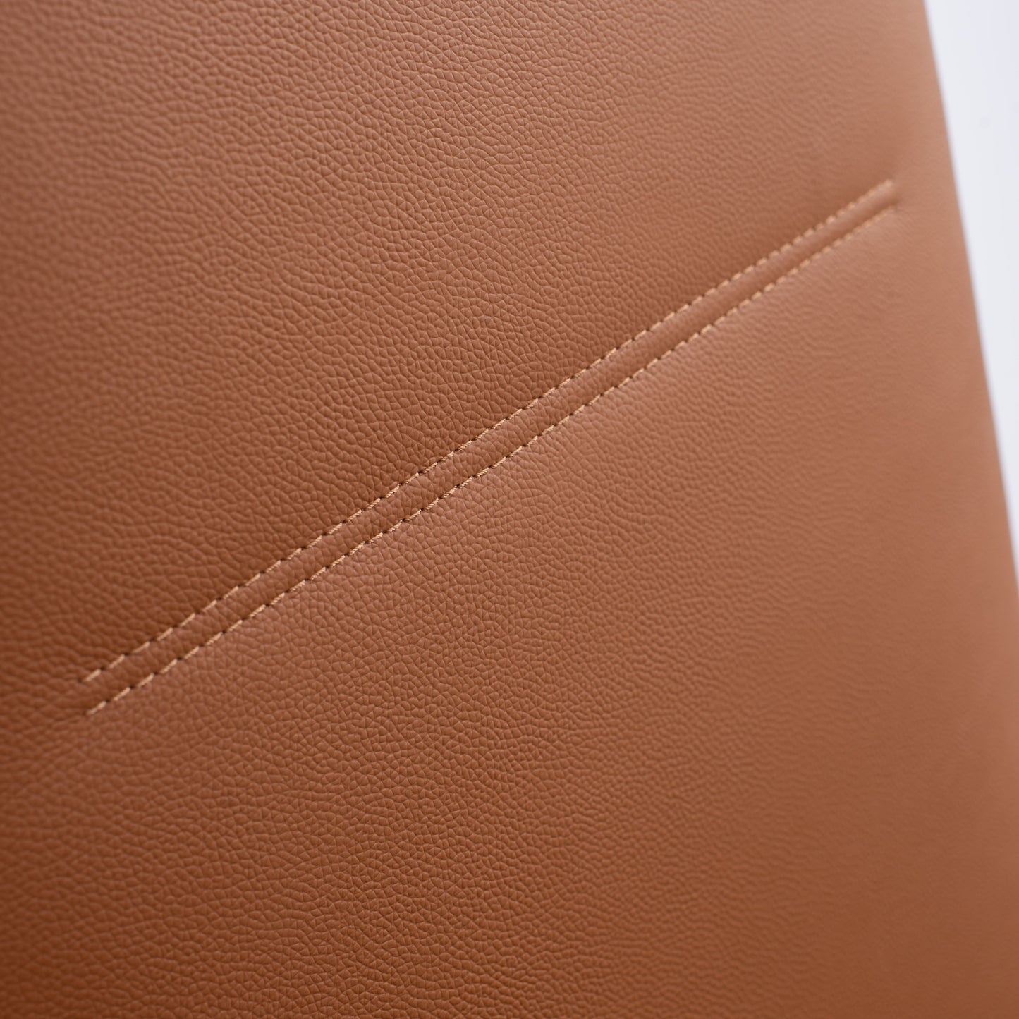 Gravitas Leather Chair - Bellucci & Ross